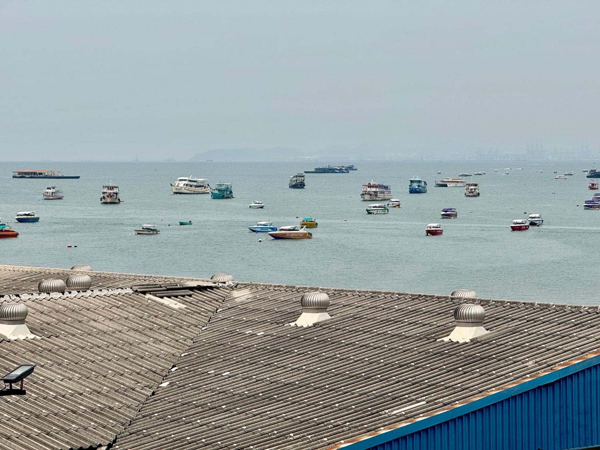 Pumpui Place Pattaya Exterior photo